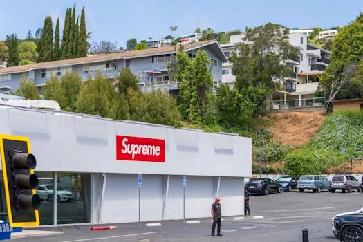 deluxe supreme pizza loaded toppings